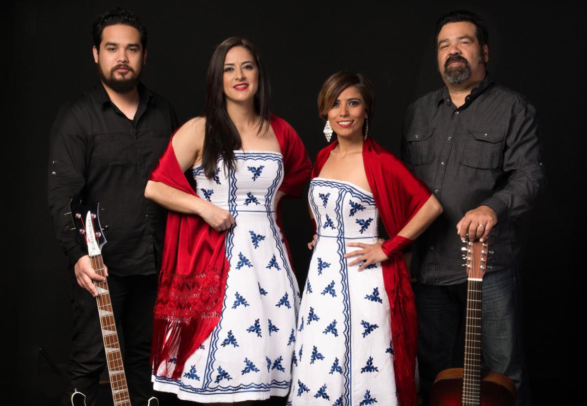 Members of Los Cenzontles